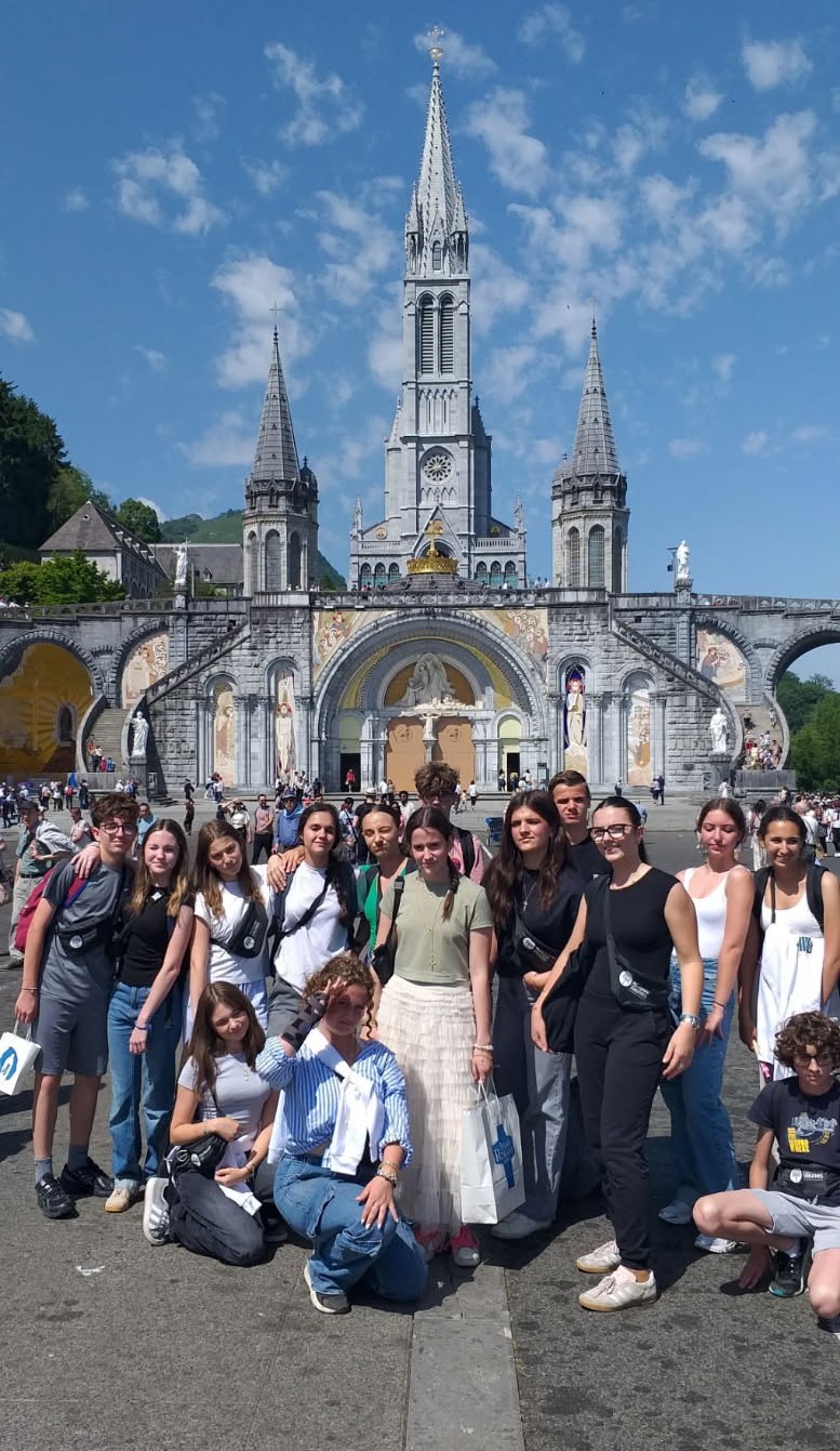 Carte postale : Jeunes à Lourdes